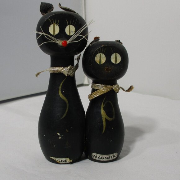 Vintage MCM Black Cat Kittens Magnetic Wood Wooden Salt & Pepper Shakers - Picture 2 of 9